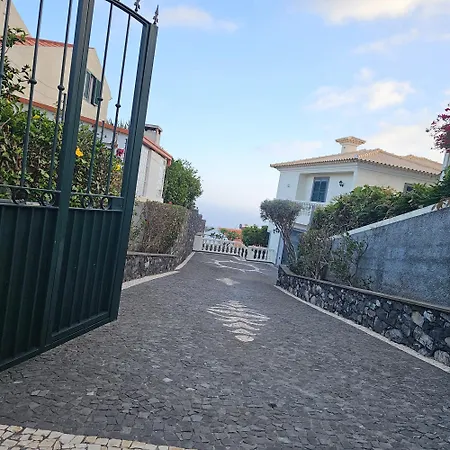 Jose & Idalina House פונשל